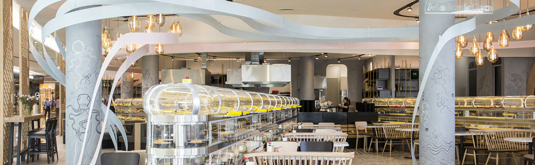 Running sushi pás v restauraci Makakiko